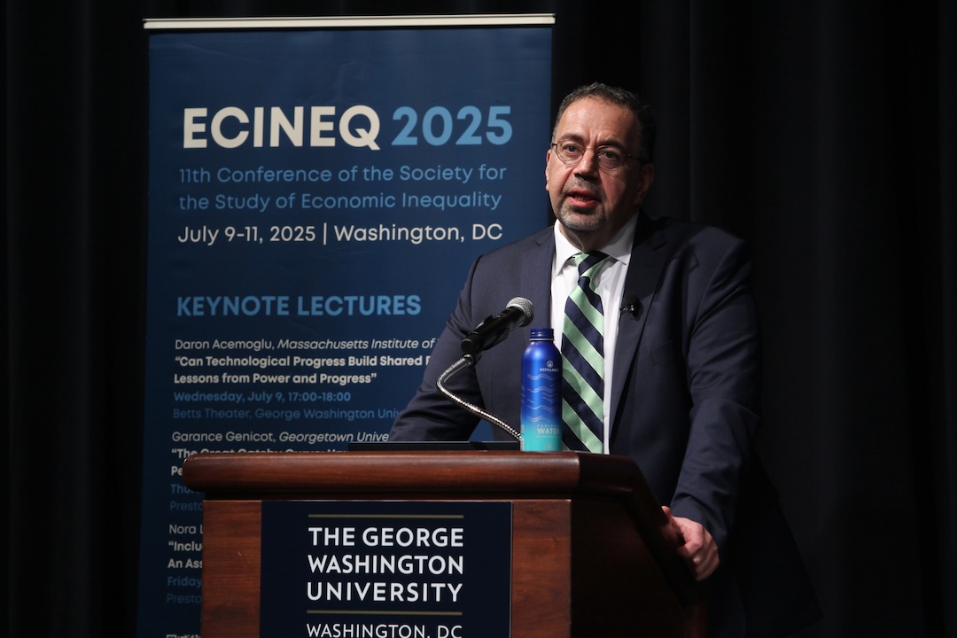 Daron Acemoglu delivers a keynote address at GW